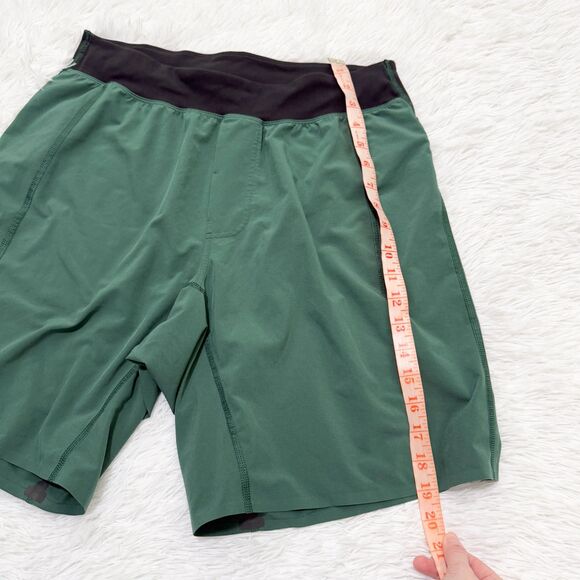Men Lululemon T.H.E. Short Lined 9 inch in Forest Green Check Measurement - Picture 5 of 8